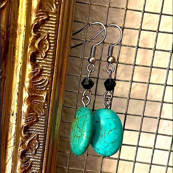 Turquoise and black bead cocktail dangly earrings - Picture 1 of 1